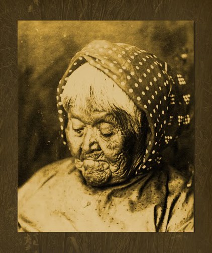 To Tu Ya/Maria Lebrado Ydrte. An old woman looking down.