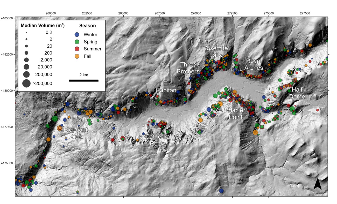 Map of Yosemite Valley showing rockfall locations and sizes, with most