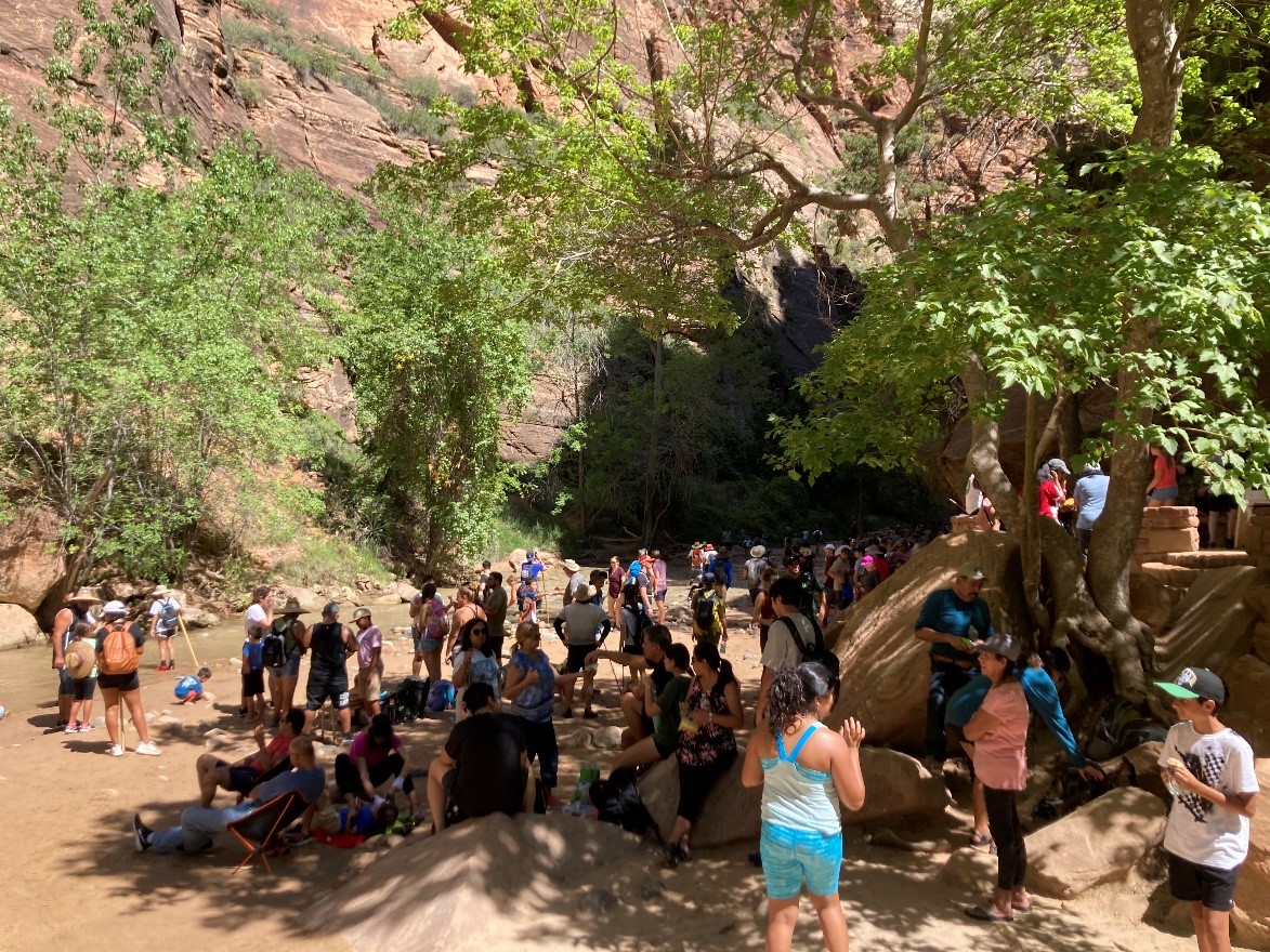 A crowd of visitors at the end of Riverside walk at the start of the Narrows